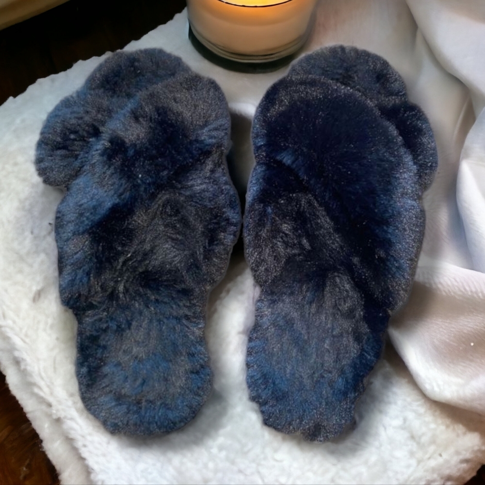 Secret Treasures Women's Black Faux Fur Slip On Slipper Shoes Size 9-10 (NWOT)